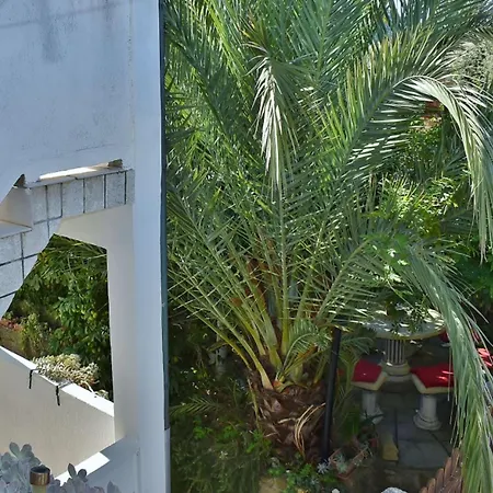 아파트 Jug - With Balcony *