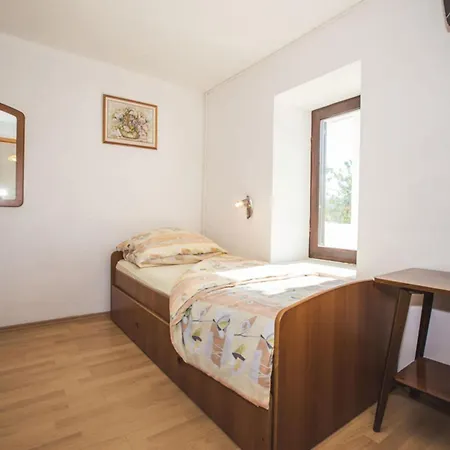 Jug - With Balcony 아파트